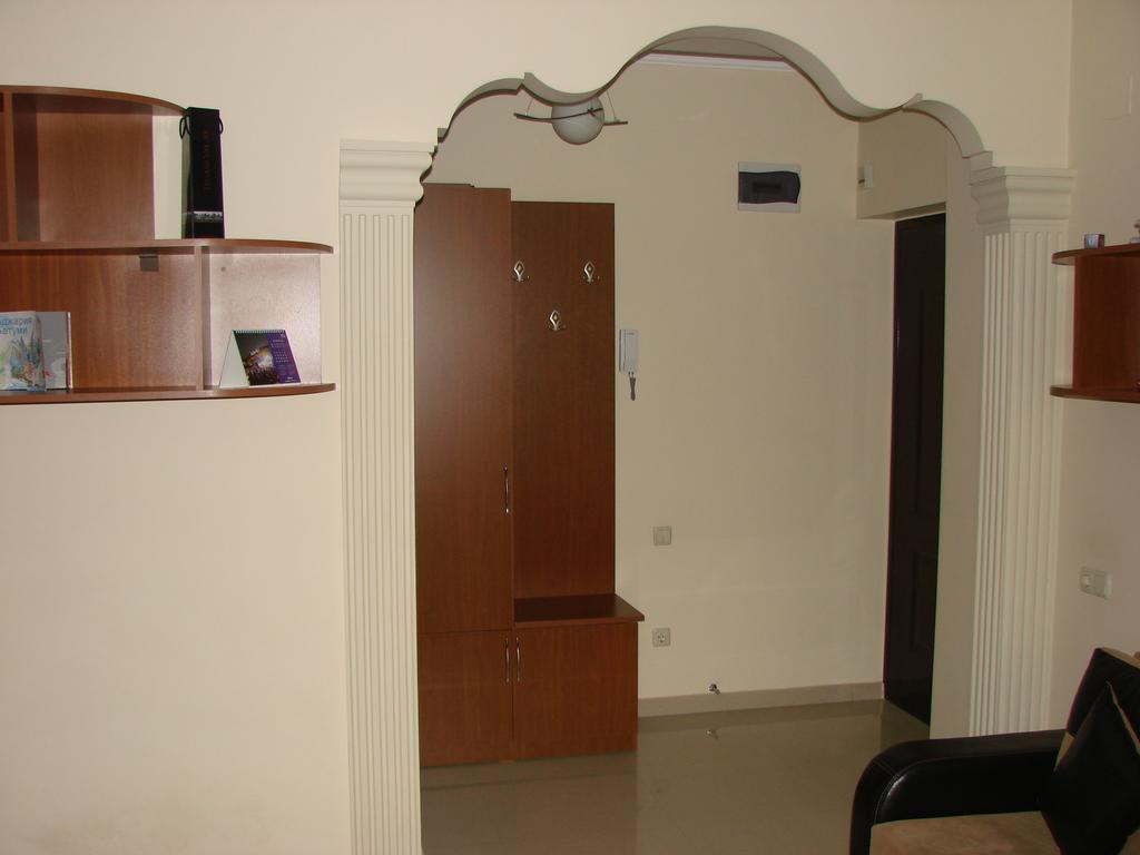 Gigi Apartments Батуми Екстериор снимка