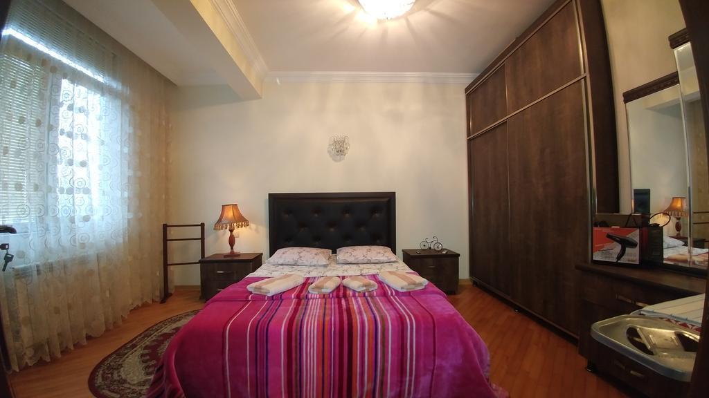 Gigi Apartments Батуми Екстериор снимка