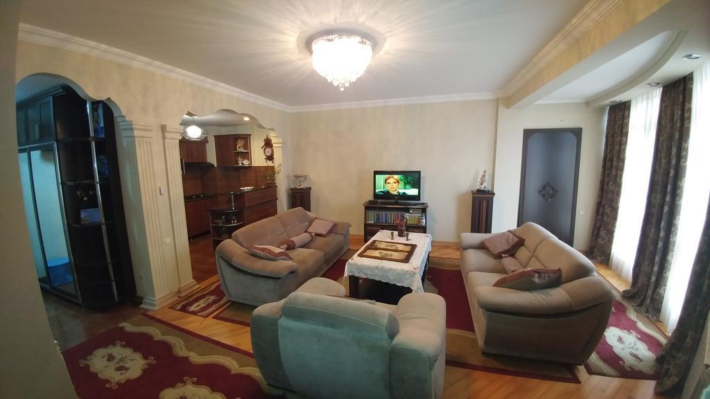 Gigi Apartments Батуми Екстериор снимка